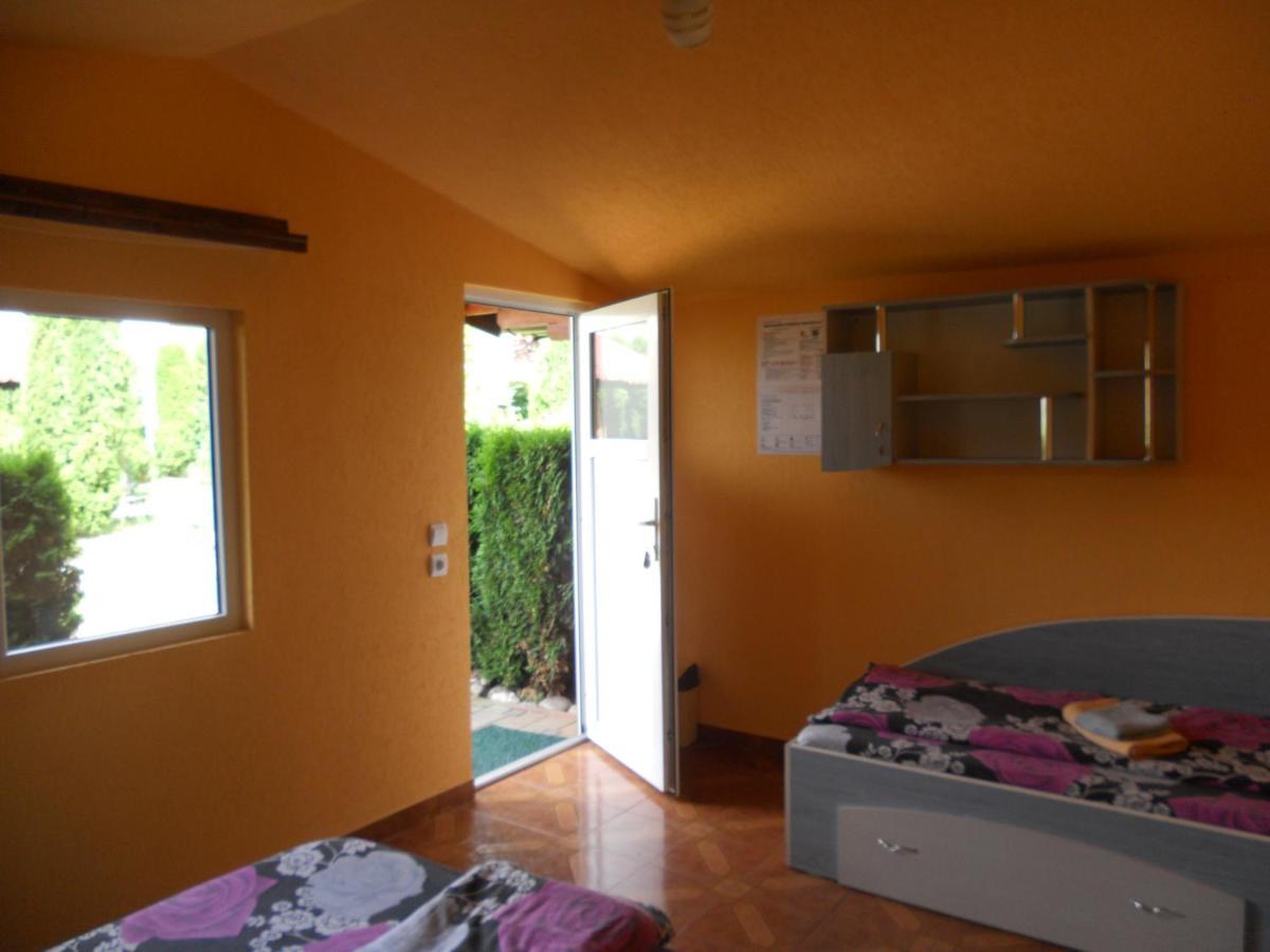 Pension, Camping & Biker Station Zur Deutschen Eiche Ciocanesti Exterior photo